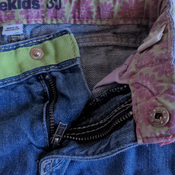Oshkosh Flower Belted Jeans - Picture 5 of 5